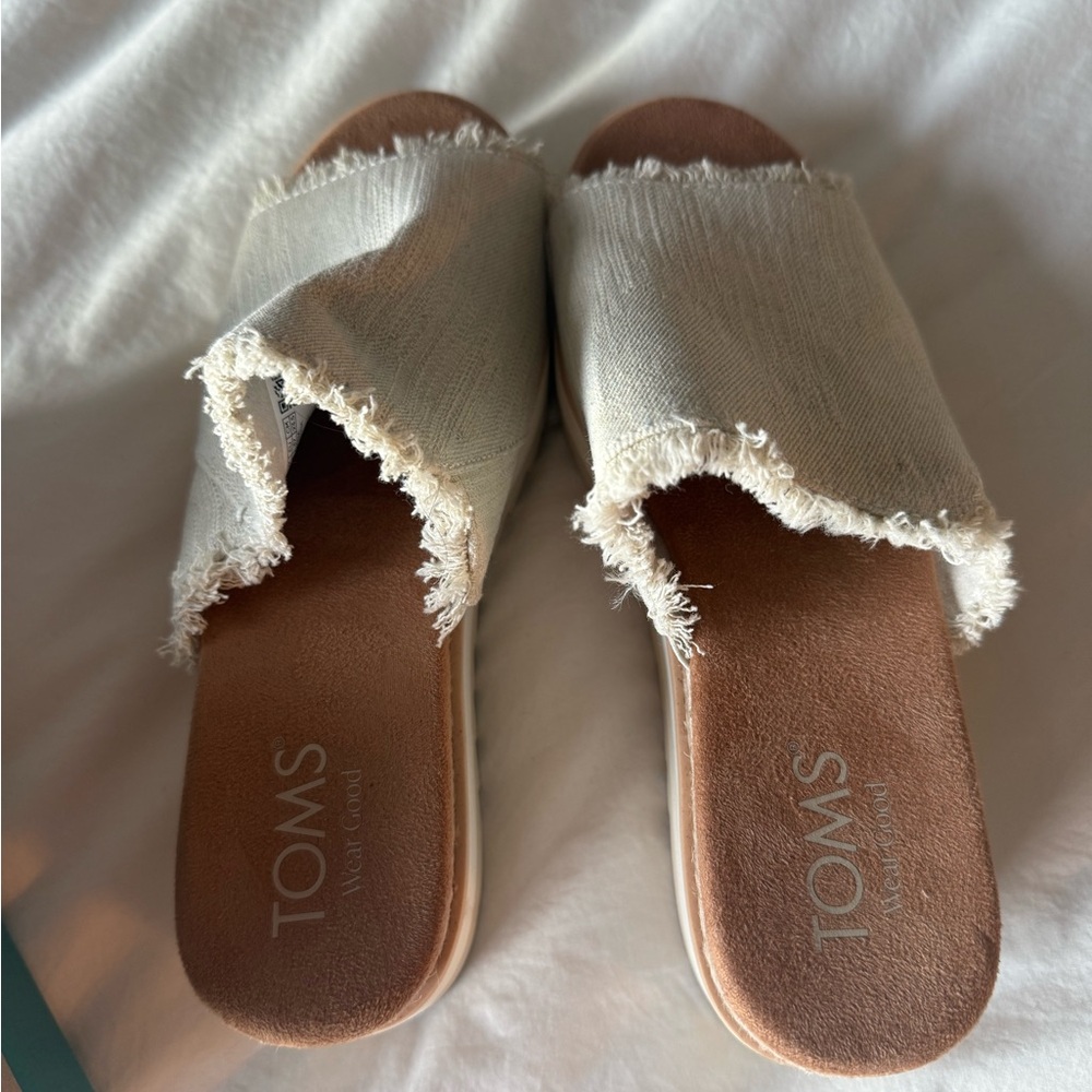 Tom’s wedge fabric shoes - never worn!